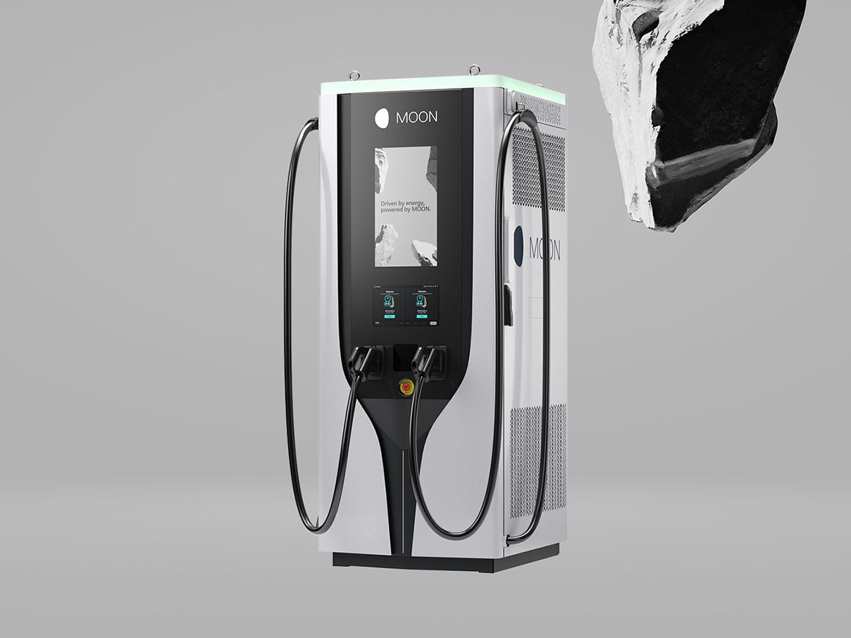 MOON POWER Charger C7 hitra polnilna postaja prikazana v studijski predstavitvi.